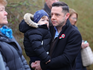 Ünnepi pillanatképek a forradalmi emlékműnél - fotó: 