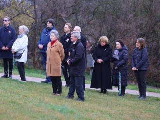 Ünnepi pillanatképek a forradalmi emlékműnél - fotó: 