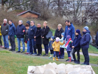 Ünnepi pillanatképek a forradalmi emlékműnél - fotó: 