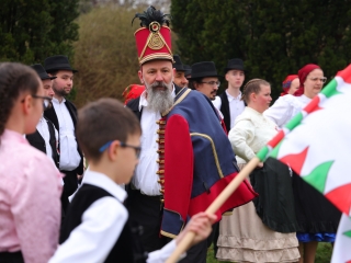 Ünnepi pillanatképek a forradalmi emlékműnél - fotó: 