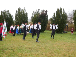 Ünnepi pillanatképek a forradalmi emlékműnél - fotó: 