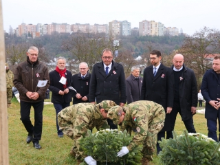 Ünnepi pillanatképek a forradalmi emlékműnél - fotó: 