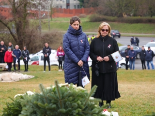 Ünnepi pillanatképek a forradalmi emlékműnél - fotó: 