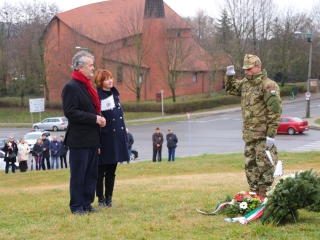 Ünnepi pillanatképek a forradalmi emlékműnél - fotó: 