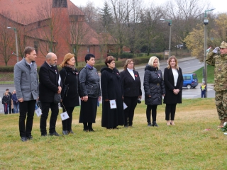 Ünnepi pillanatképek a forradalmi emlékműnél - fotó: 