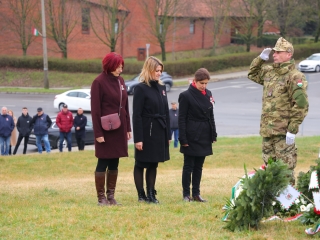 Ünnepi pillanatképek a forradalmi emlékműnél - fotó: 