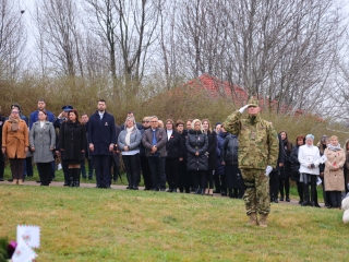 Ünnepi pillanatképek a forradalmi emlékműnél - fotó: 