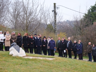Ünnepi pillanatképek a forradalmi emlékműnél - fotó: 