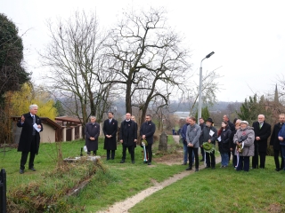 Ünnepi pillanatképek a forradalmi emlékműnél - fotó: 