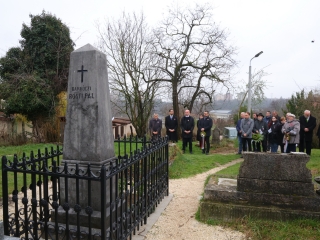 Ünnepi pillanatképek a forradalmi emlékműnél - fotó: 