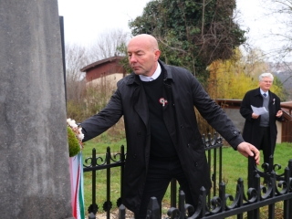 Ünnepi pillanatképek a forradalmi emlékműnél - fotó: 