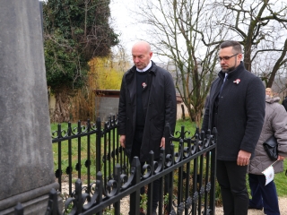 Ünnepi pillanatképek a forradalmi emlékműnél - fotó: 