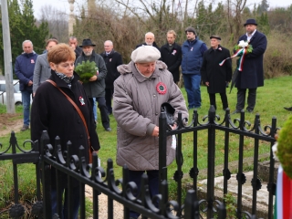 Ünnepi pillanatképek a forradalmi emlékműnél - fotó: 