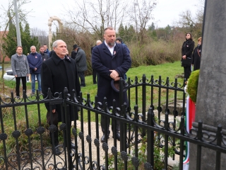 Ünnepi pillanatképek a forradalmi emlékműnél - fotó: 
