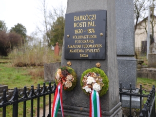 Ünnepi pillanatképek a forradalmi emlékműnél - fotó: 