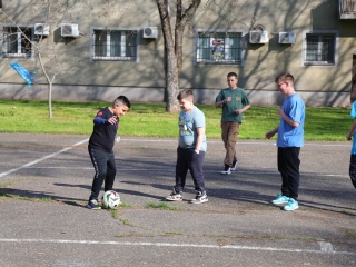 Ragyogj Kéken! és Csilingelő Hangok az autizmus világnapjára időzítve - fotó: 