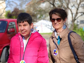 Ragyogj Kéken! és Csilingelő Hangok az autizmus világnapjára időzítve - fotó: 