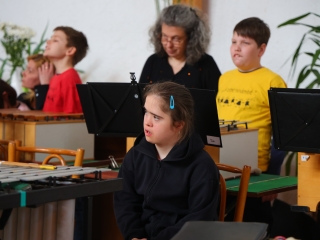 Ragyogj Kéken! és Csilingelő Hangok az autizmus világnapjára időzítve - fotó: 