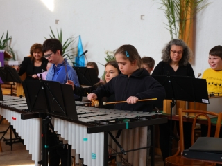 Ragyogj Kéken! és Csilingelő Hangok az autizmus világnapjára időzítve - fotó: 