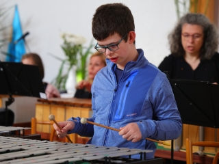 Ragyogj Kéken! és Csilingelő Hangok az autizmus világnapjára időzítve - fotó: 