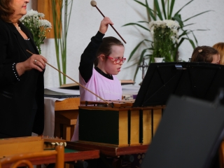 Ragyogj Kéken! és Csilingelő Hangok az autizmus világnapjára időzítve - fotó: 