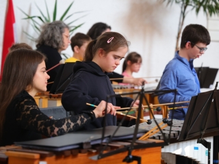 Ragyogj Kéken! és Csilingelő Hangok az autizmus világnapjára időzítve - fotó: 