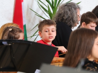 Ragyogj Kéken! és Csilingelő Hangok az autizmus világnapjára időzítve - fotó: 