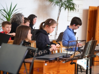 Ragyogj Kéken! és Csilingelő Hangok az autizmus világnapjára időzítve - fotó: 