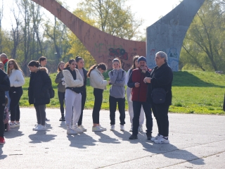 Kék Duna Projekt: közös szemétszedés a folyamnál - fotó: 