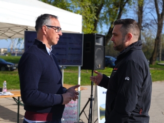 Kék Duna Projekt: közös szemétszedés a folyamnál - fotó: 