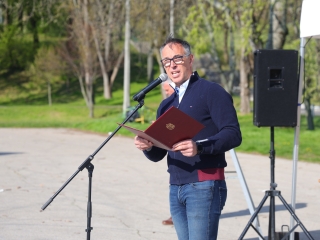 Kék Duna Projekt: közös szemétszedés a folyamnál - fotó: 