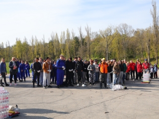 Kék Duna Projekt: közös szemétszedés a folyamnál - fotó: 