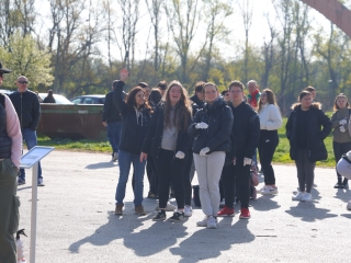 Kék Duna Projekt: közös szemétszedés a folyamnál - fotó: 