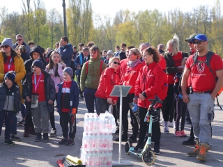 Kék Duna Projekt: közös szemétszedés a folyamnál - fotó: 