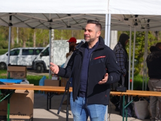 Kék Duna Projekt: közös szemétszedés a folyamnál - fotó: 