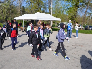 Kék Duna Projekt: közös szemétszedés a folyamnál - fotó: 