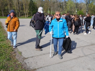 Kék Duna Projekt: közös szemétszedés a folyamnál - fotó: 