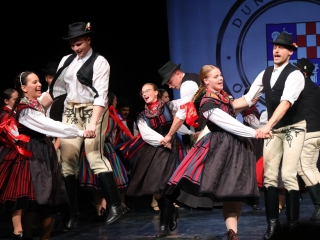 Díjátadó és szoboravatás az ünnepen - fotó: 