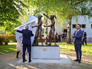 Díjátadó és szoboravatás az ünnepen - fotó: 