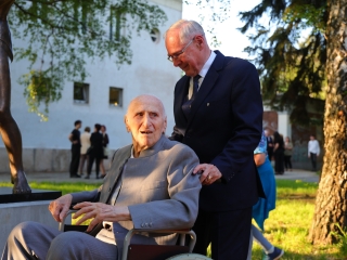 Díjátadó és szoboravatás az ünnepen - fotó: 