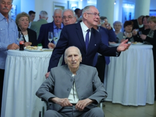 Díjátadó és szoboravatás az ünnepen - fotó: 