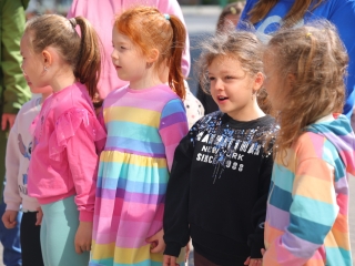 DLSZ-rajzverseny a mozi előtt (2025) - fotó: 