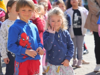 DLSZ-rajzverseny a mozi előtt (2025) - fotó: 