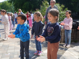 DLSZ-rajzverseny a mozi előtt (2025) - fotó: 