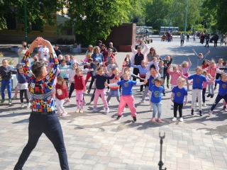 DLSZ-rajzverseny a mozi előtt (2025) - fotó: 