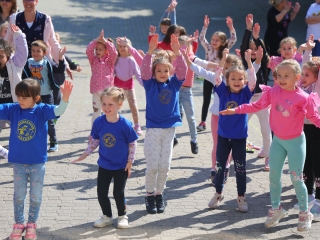 DLSZ-rajzverseny a mozi előtt (2025) - fotó: 