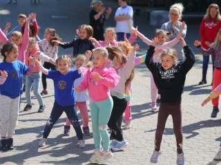 DLSZ-rajzverseny a mozi előtt (2025) - fotó: 