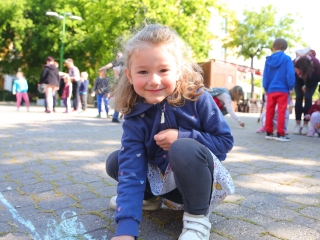 DLSZ-rajzverseny a mozi előtt (2025) - fotó: 