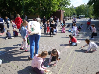 DLSZ-rajzverseny a mozi előtt (2025) - fotó: 