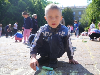 DLSZ-rajzverseny a mozi előtt (2025) - fotó: 